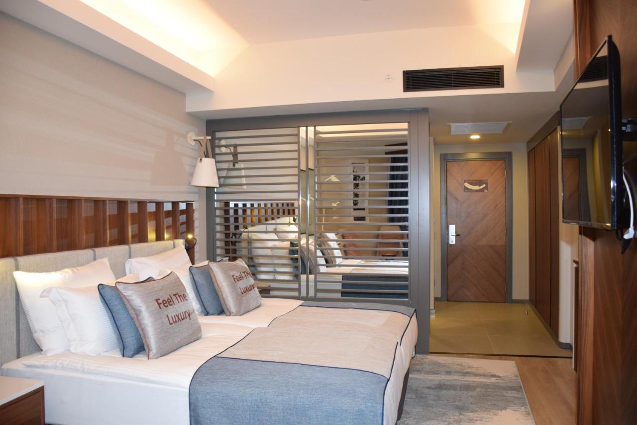 Deluxe Tweepersoonskamer met 1 of 2 Aparte Bedden en Toegang tot het Zwembad